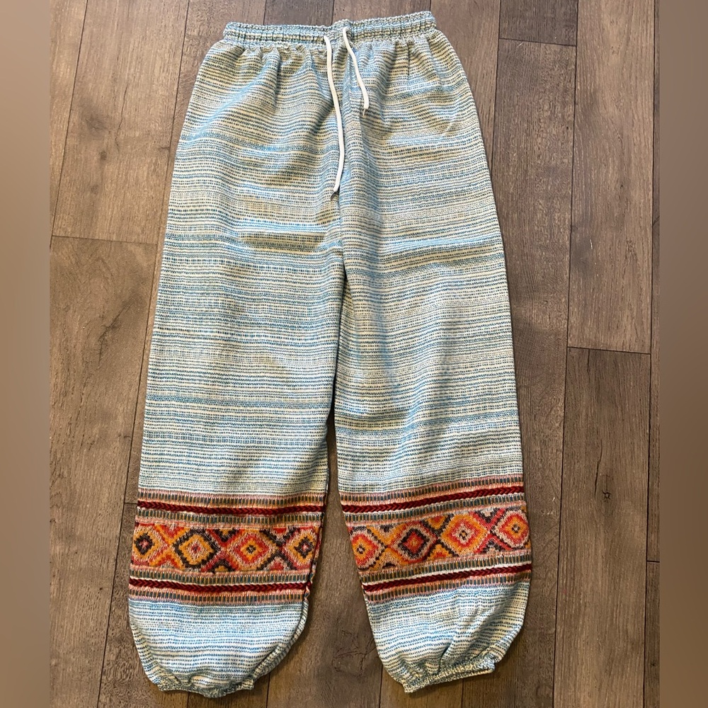 Multicolor Patterned Bottoms